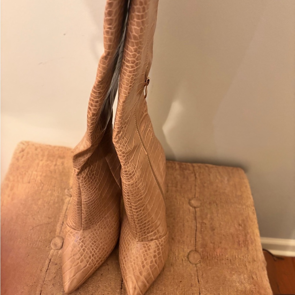 Nude, Croc Billini Boots